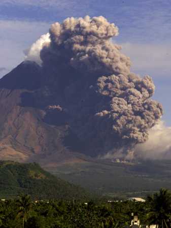 Mayon, March 2000